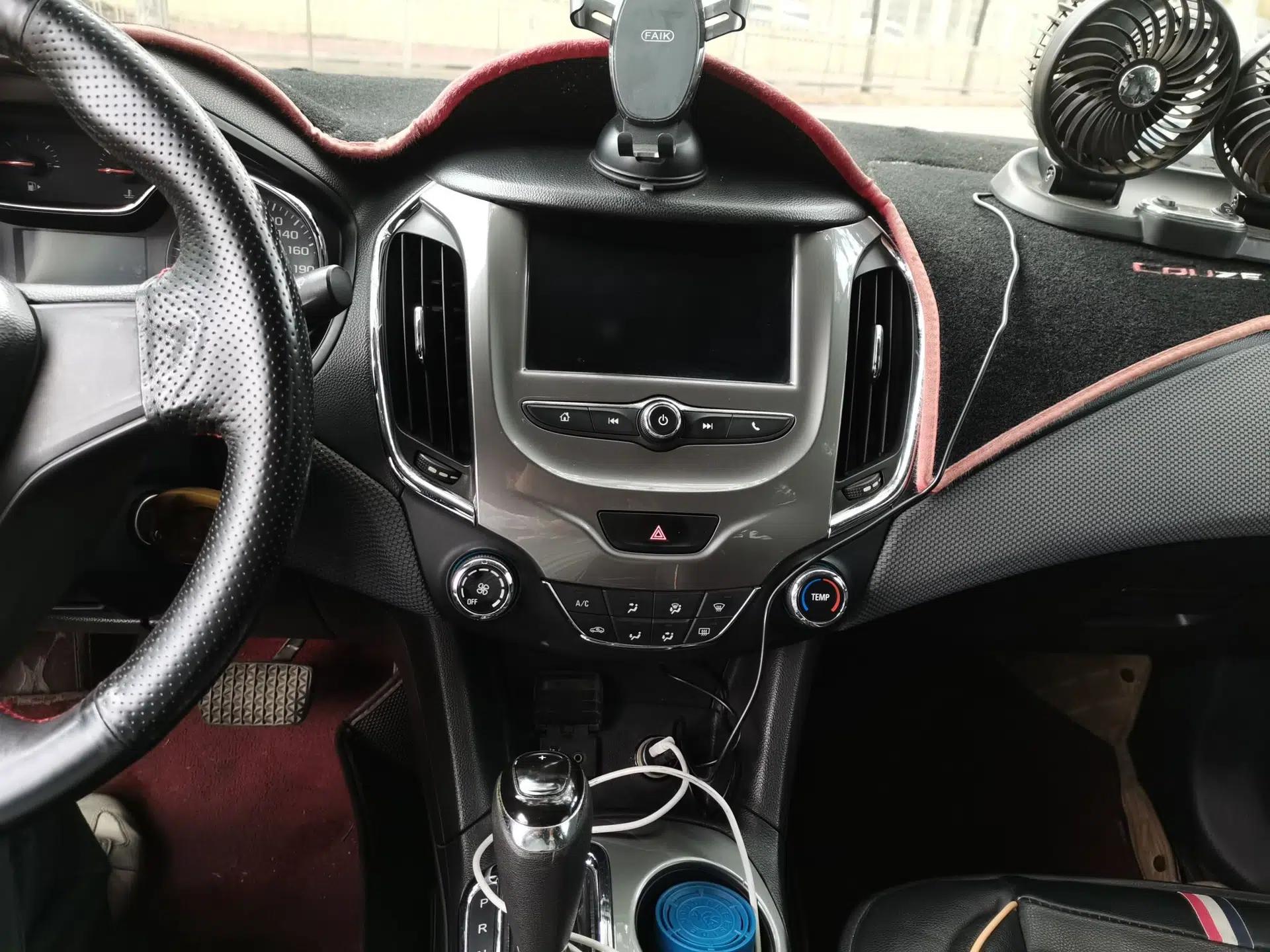 Chevrolet Cruze 2018 320 Automatic Pioneer Sunroof Edition — миниатюра 14