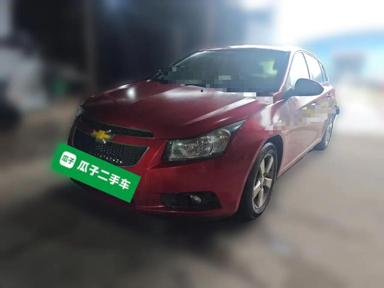 Chevrolet Cruze 2013 Hatchback 1.6L Manual Luxury Model — миниатюра 1
