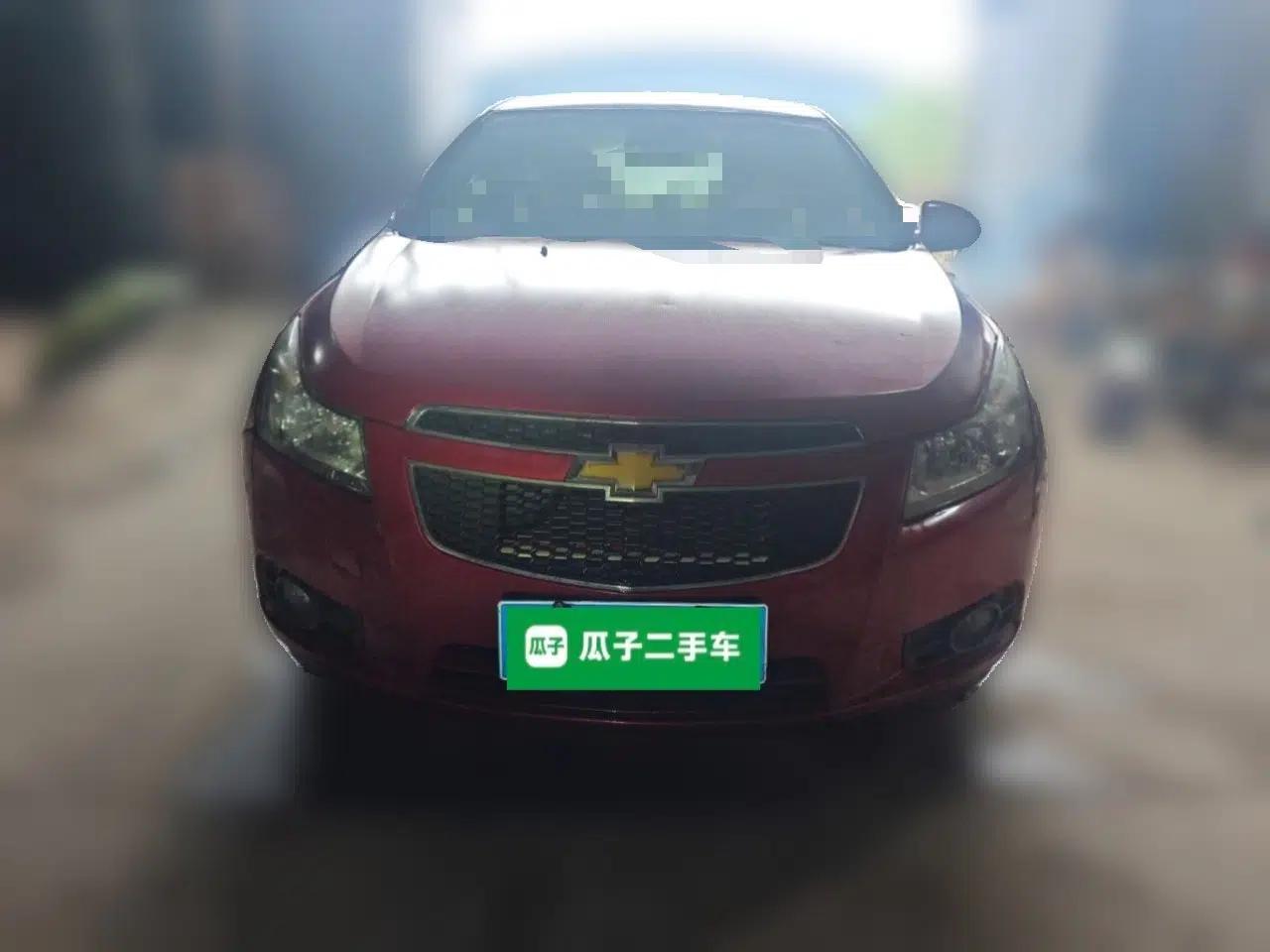 Chevrolet Cruze 2013 Hatchback 1.6L Manual Luxury Model — миниатюра 2