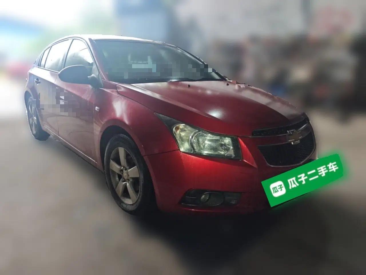 Chevrolet Cruze 2013 Hatchback 1.6L Manual Luxury Model — миниатюра 3
