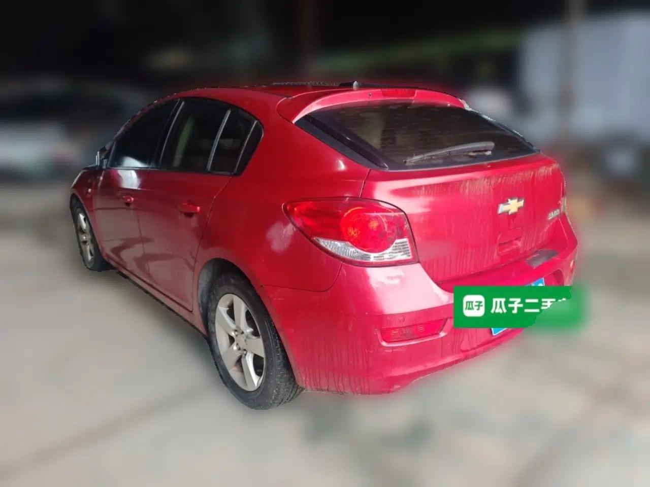 Chevrolet Cruze 2013 Hatchback 1.6L Manual Luxury Model — миниатюра 4