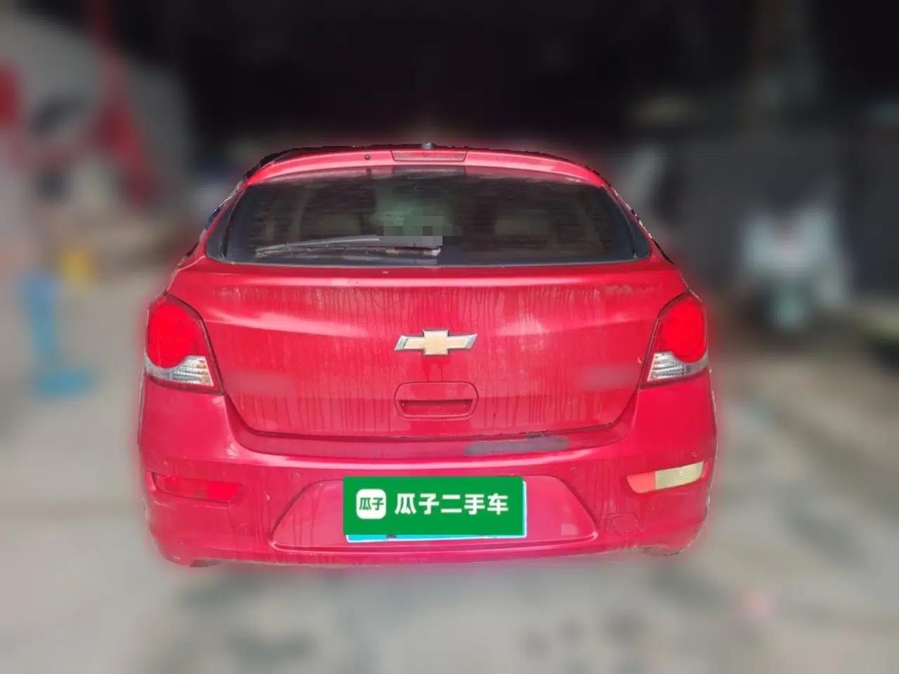 Chevrolet Cruze 2013 Hatchback 1.6L Manual Luxury Model — миниатюра 5
