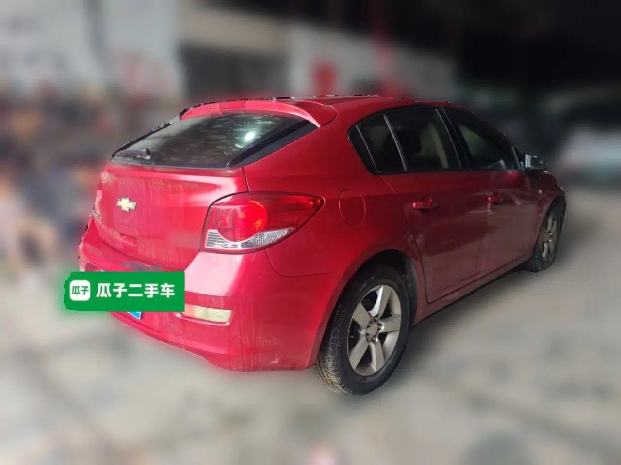 Chevrolet Cruze 2013 Hatchback 1.6L Manual Luxury Model — миниатюра 6