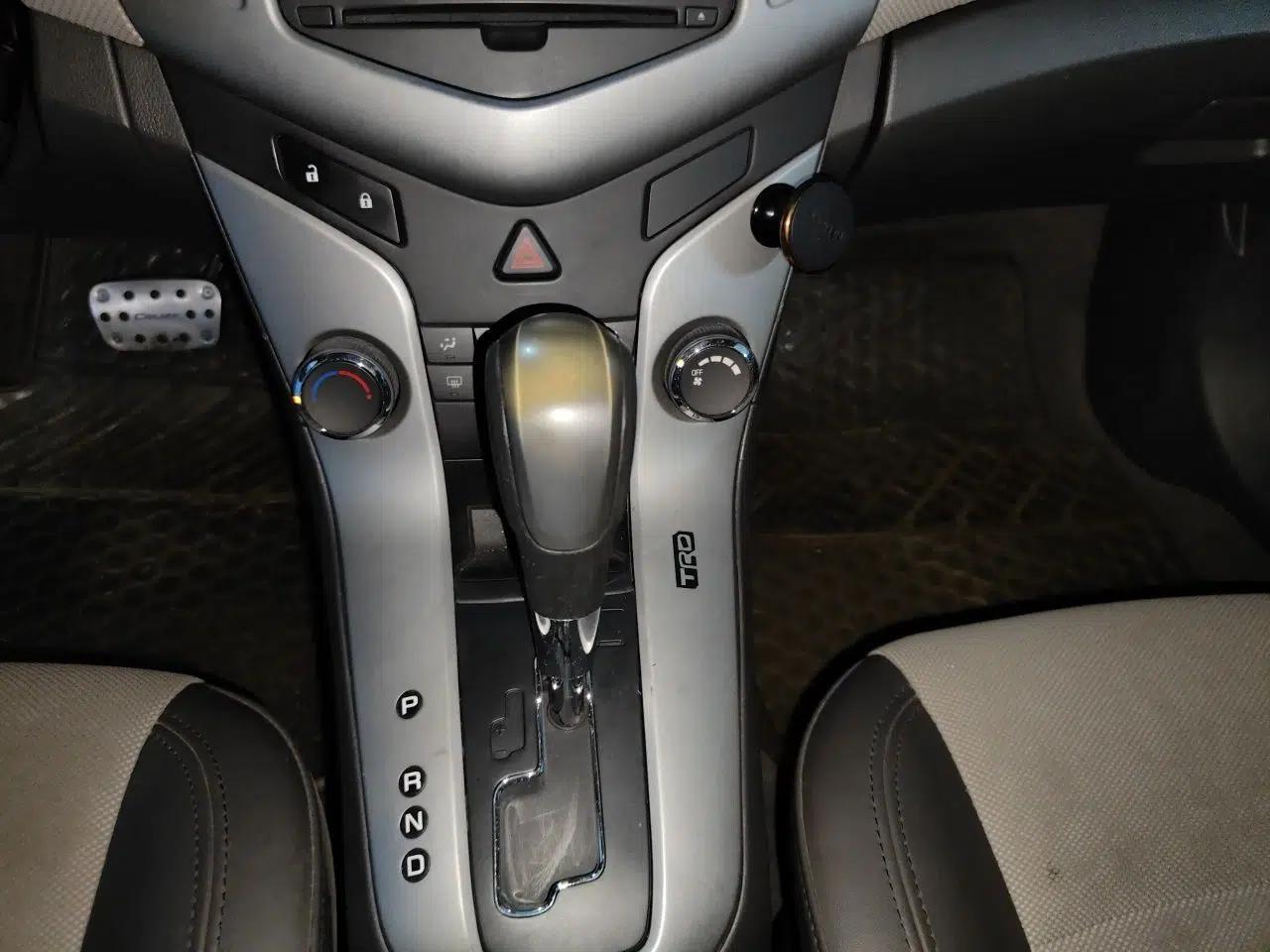 Chevrolet Cruze 2009 1.8L SE AT — миниатюра 15