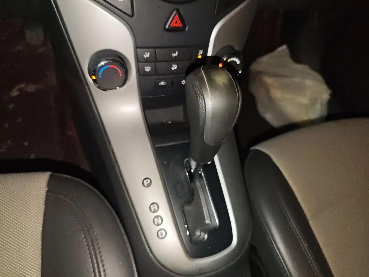 Chevrolet Cruze 2013 1.6L SL Grand Edition Automatic — миниатюра 15