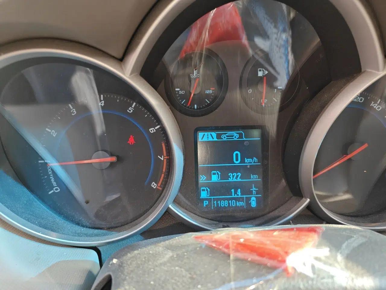 Chevrolet Cruze 2015 1.5L Classic SE AT — миниатюра 12
