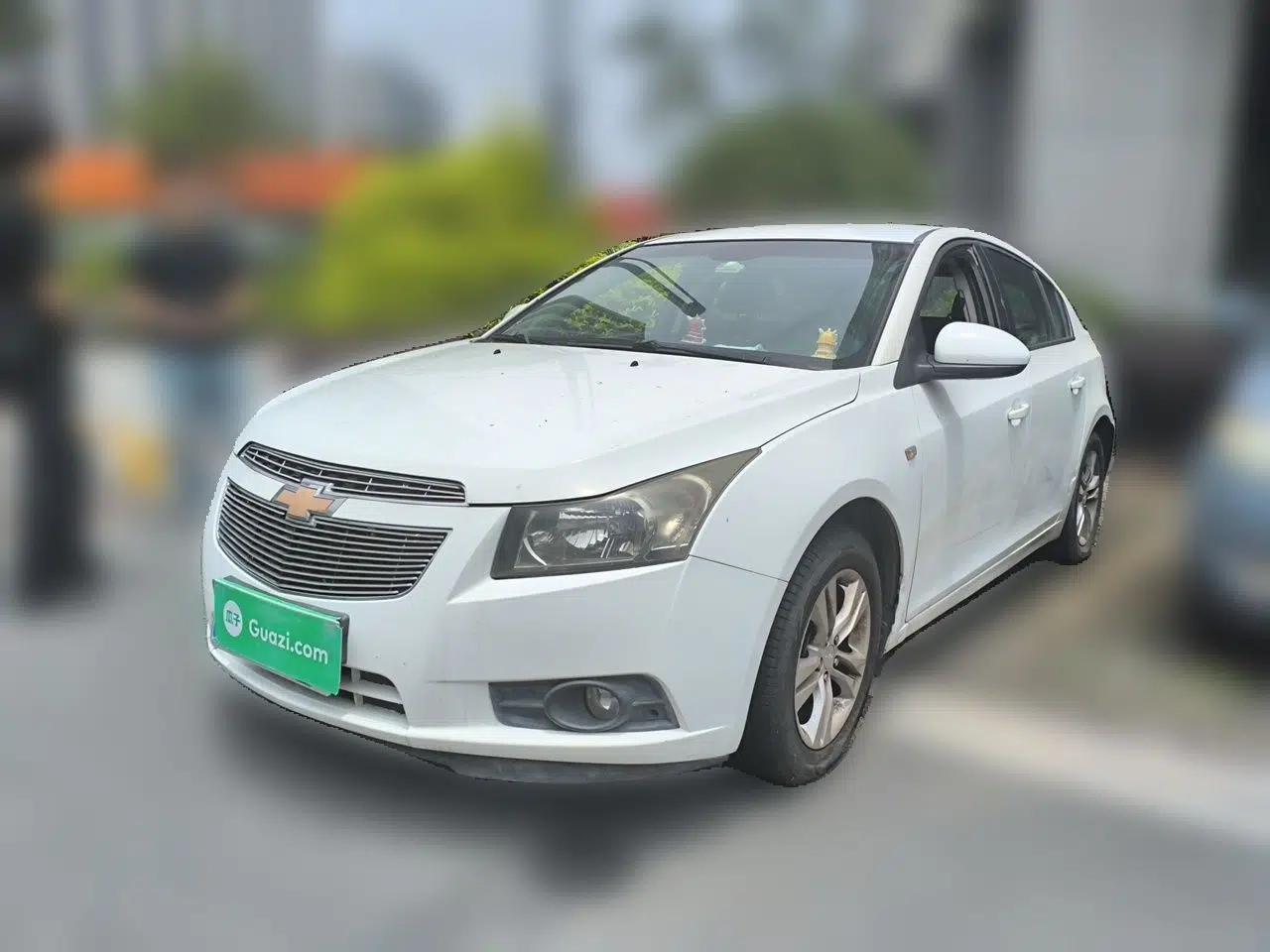 Chevrolet Cruze 2015 Hatchback 1.6L Automatic Comfort Edition — миниатюра 1