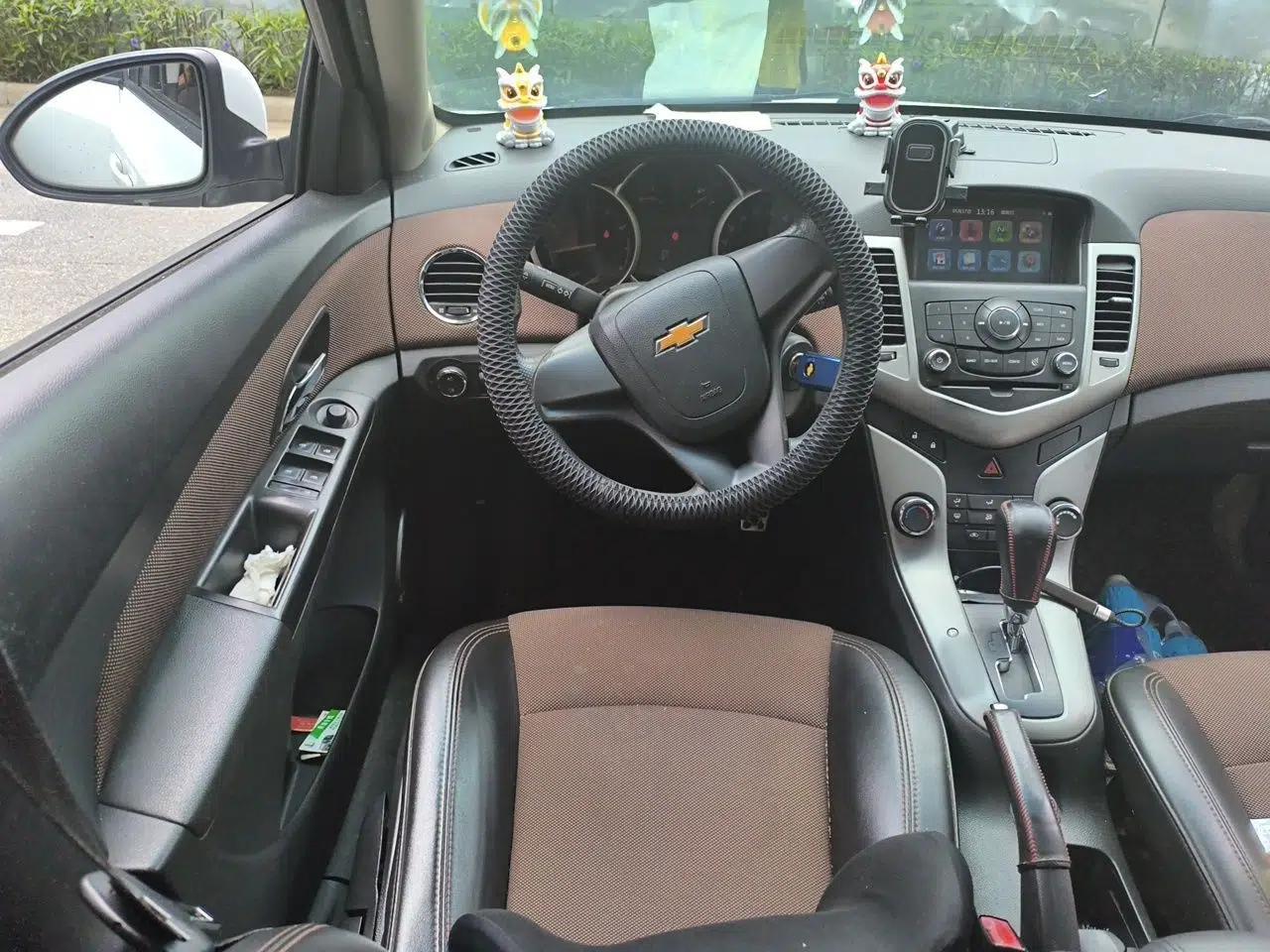 Chevrolet Cruze 2015 Hatchback 1.6L Automatic Comfort Edition — миниатюра 11