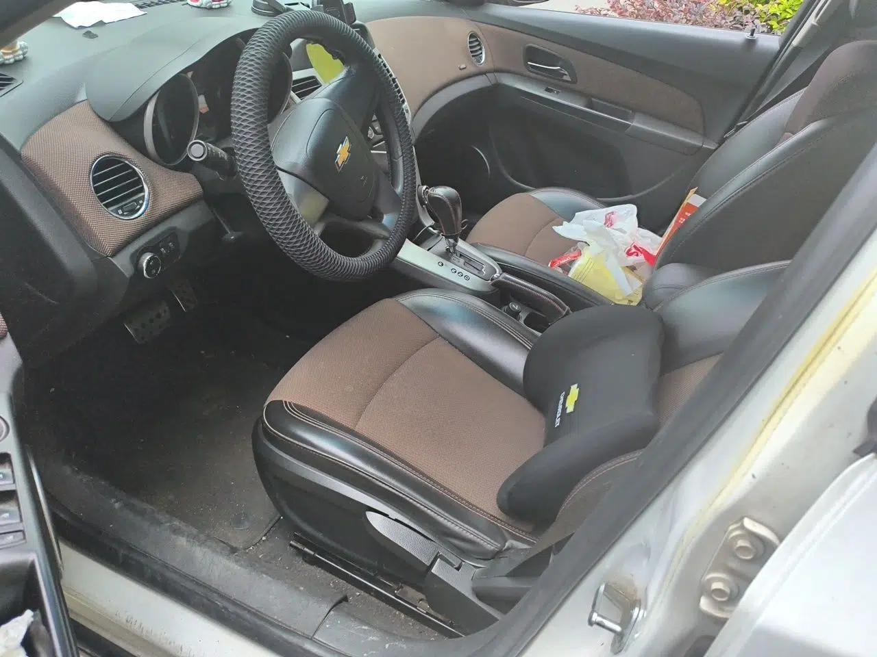 Chevrolet Cruze 2015 Hatchback 1.6L Automatic Comfort Edition — миниатюра 16
