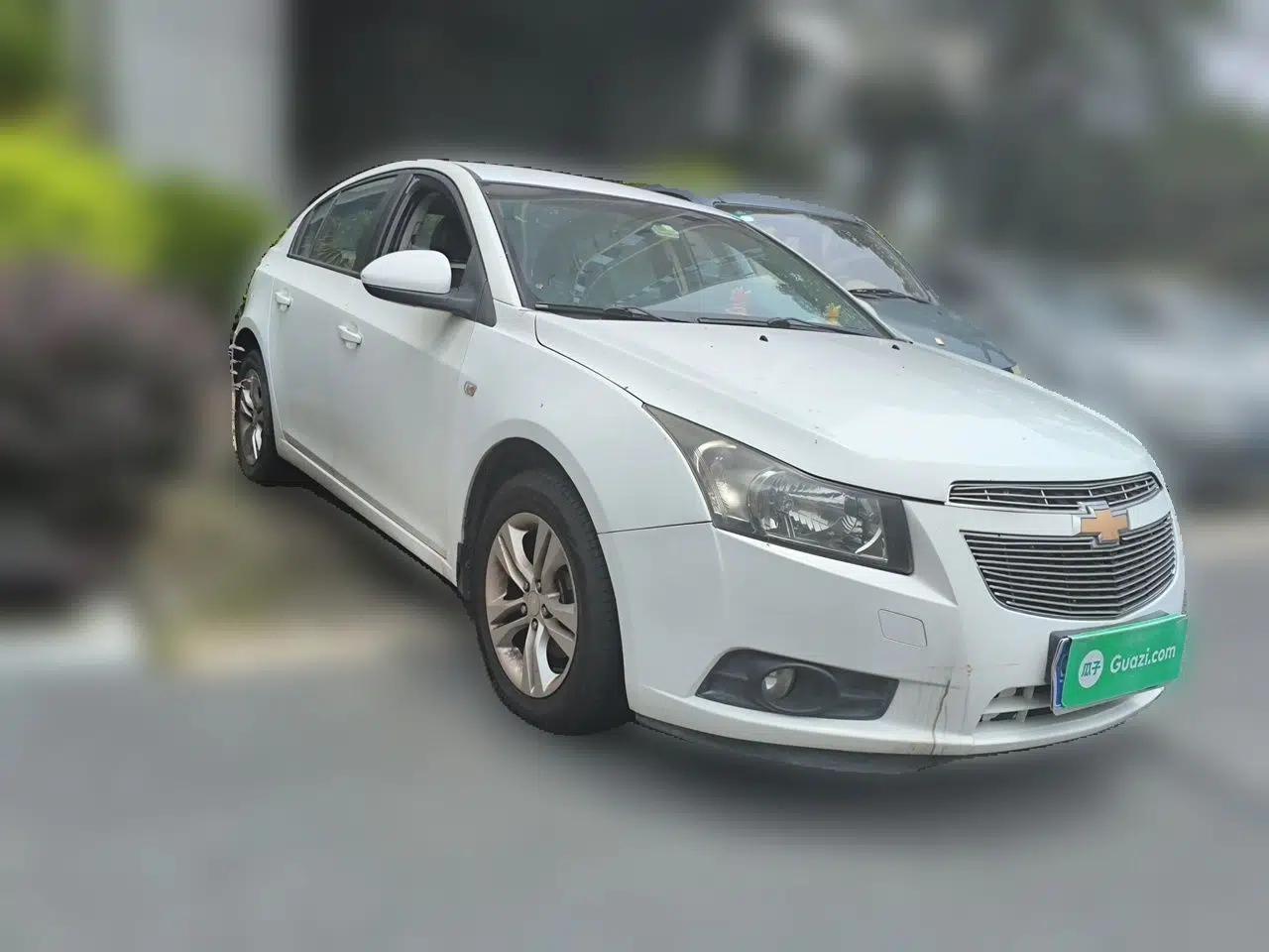 Chevrolet Cruze 2015 Hatchback 1.6L Automatic Comfort Edition — миниатюра 3