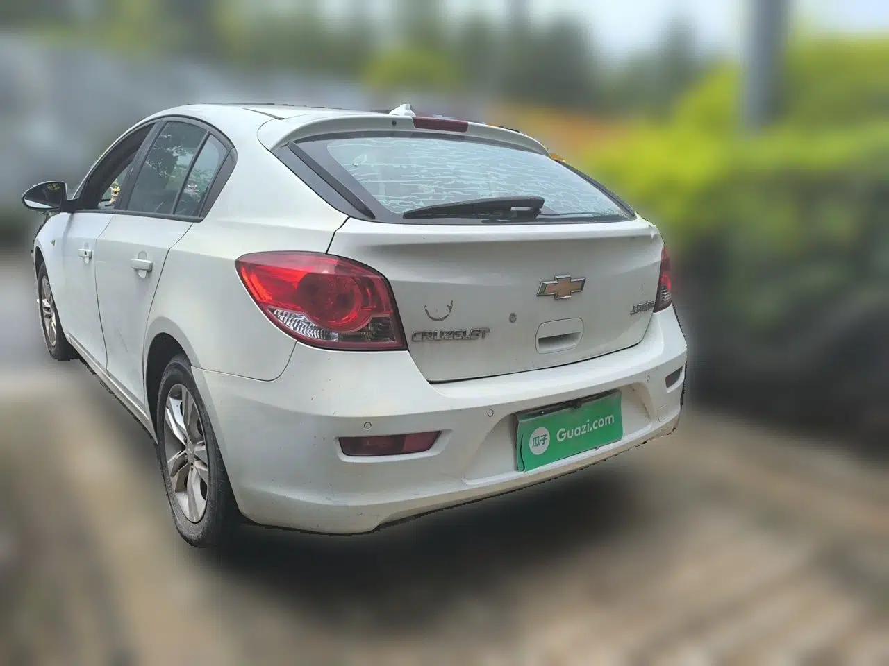 Chevrolet Cruze 2015 Hatchback 1.6L Automatic Comfort Edition — миниатюра 4