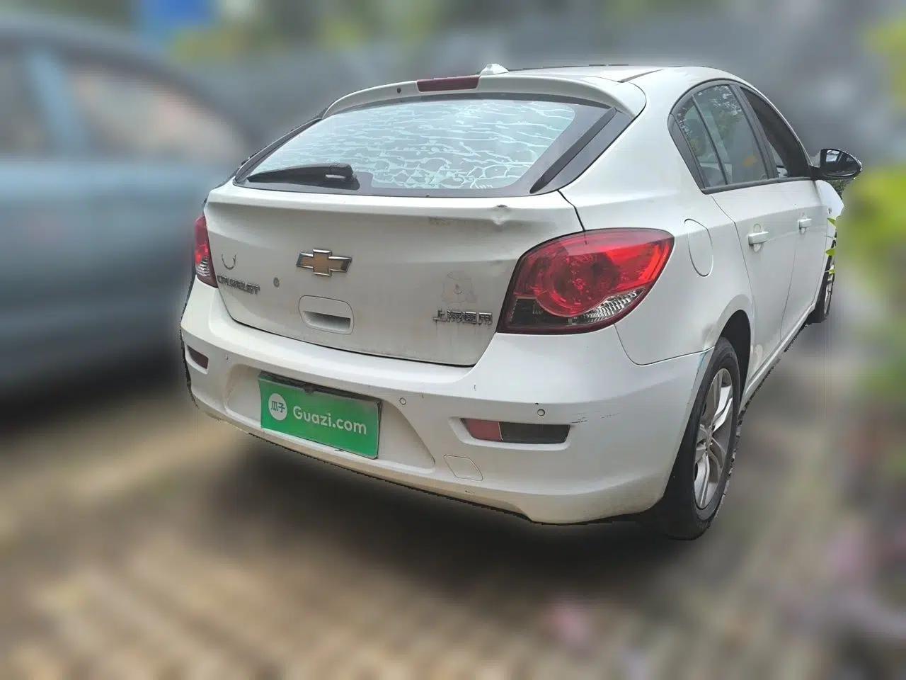 Chevrolet Cruze 2015 Hatchback 1.6L Automatic Comfort Edition — миниатюра 6