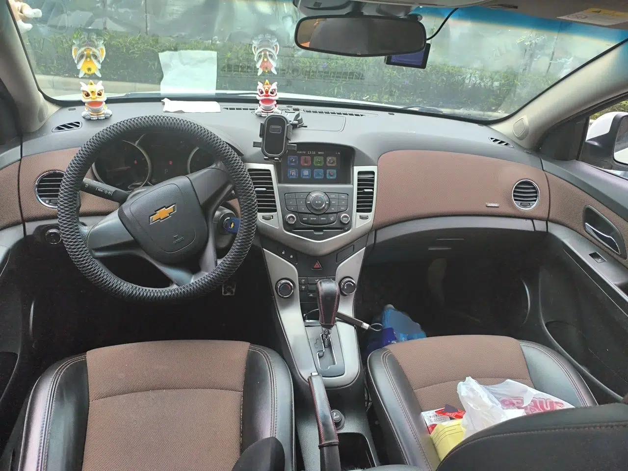 Chevrolet Cruze 2015 Hatchback 1.6L Automatic Comfort Edition — миниатюра 10
