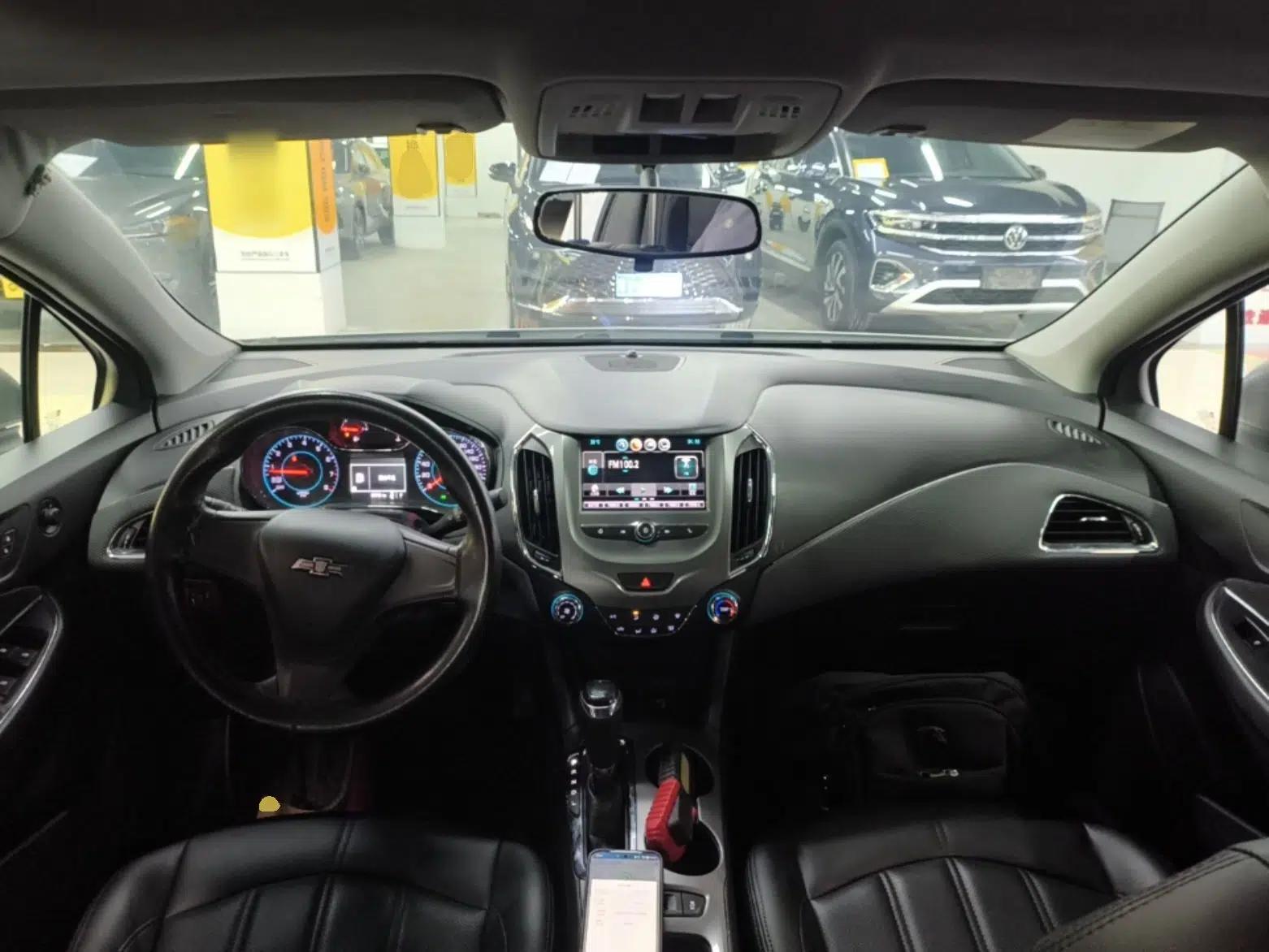 Chevrolet Cruze 2017 1.5L Automatic Pioneer Sunroof Edition — миниатюра 13