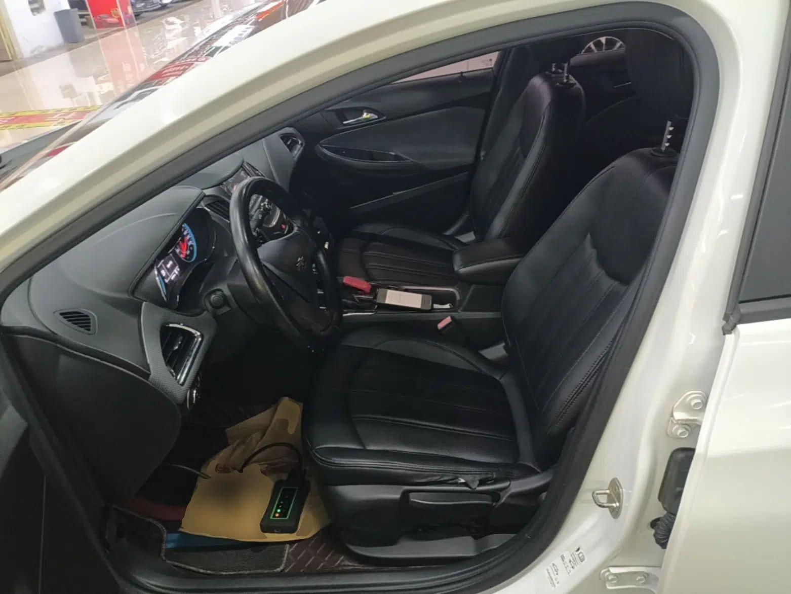 Chevrolet Cruze 2017 1.5L Automatic Pioneer Sunroof Edition — миниатюра 18