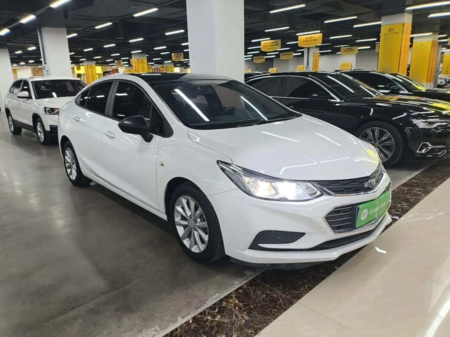 Chevrolet Cruze 2017 1.5L Automatic Pioneer Sunroof Edition — миниатюра 3