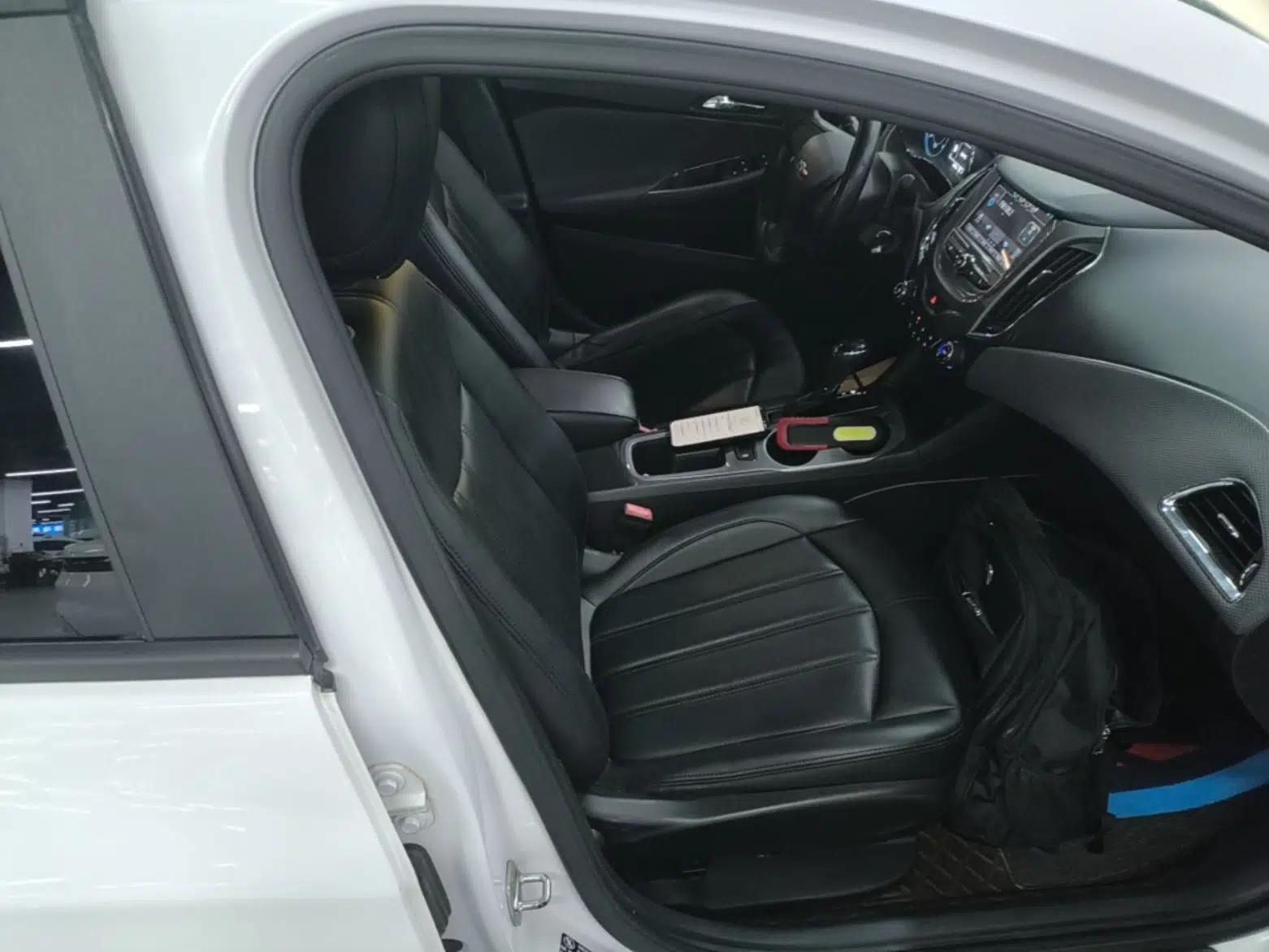 Chevrolet Cruze 2017 1.5L Automatic Pioneer Sunroof Edition — миниатюра 23