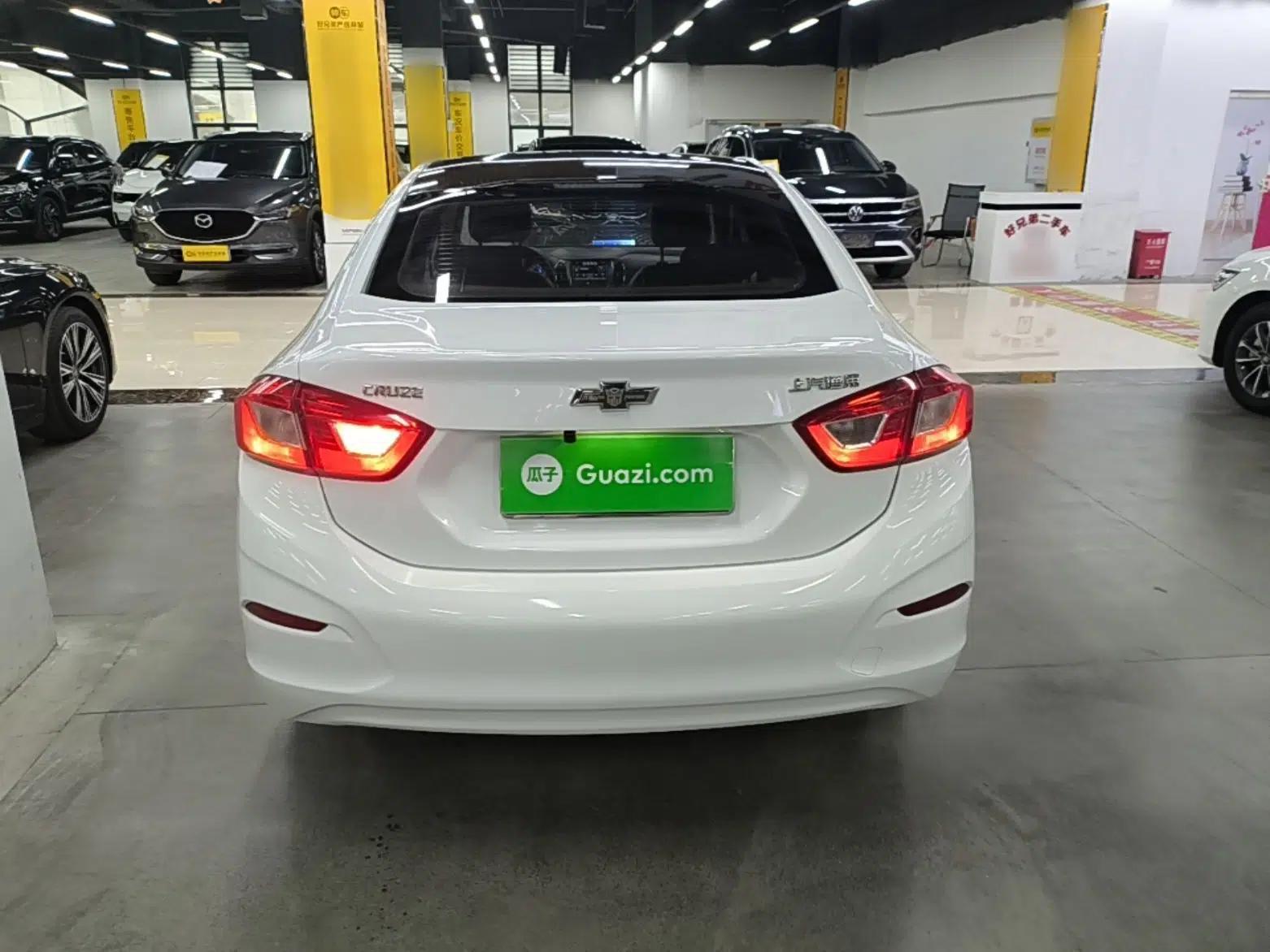 Chevrolet Cruze 2017 1.5L Automatic Pioneer Sunroof Edition — миниатюра 5