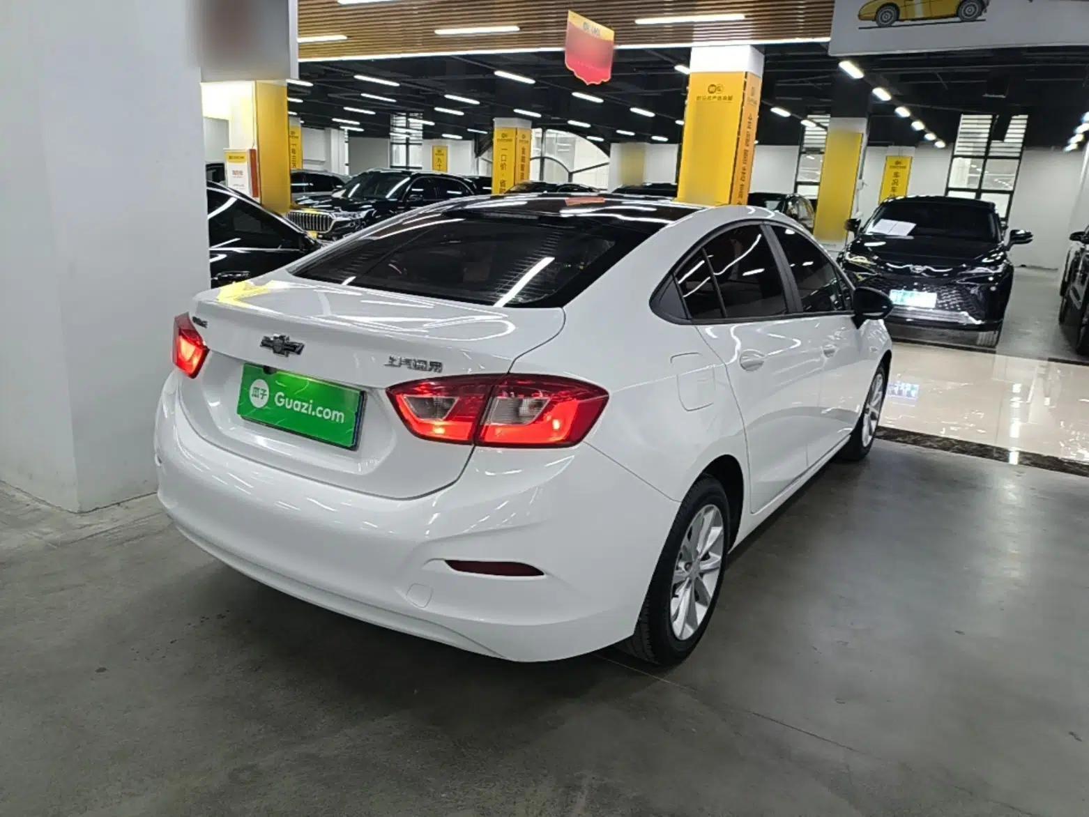 Chevrolet Cruze 2017 1.5L Automatic Pioneer Sunroof Edition — миниатюра 6
