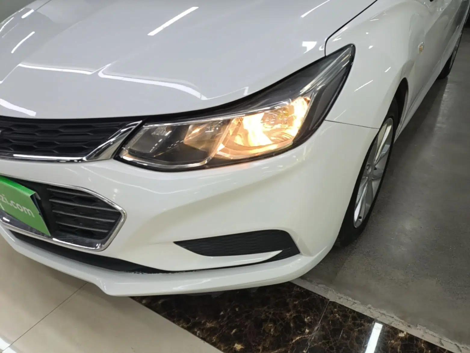 Chevrolet Cruze 2017 1.5L Automatic Pioneer Sunroof Edition — миниатюра 9