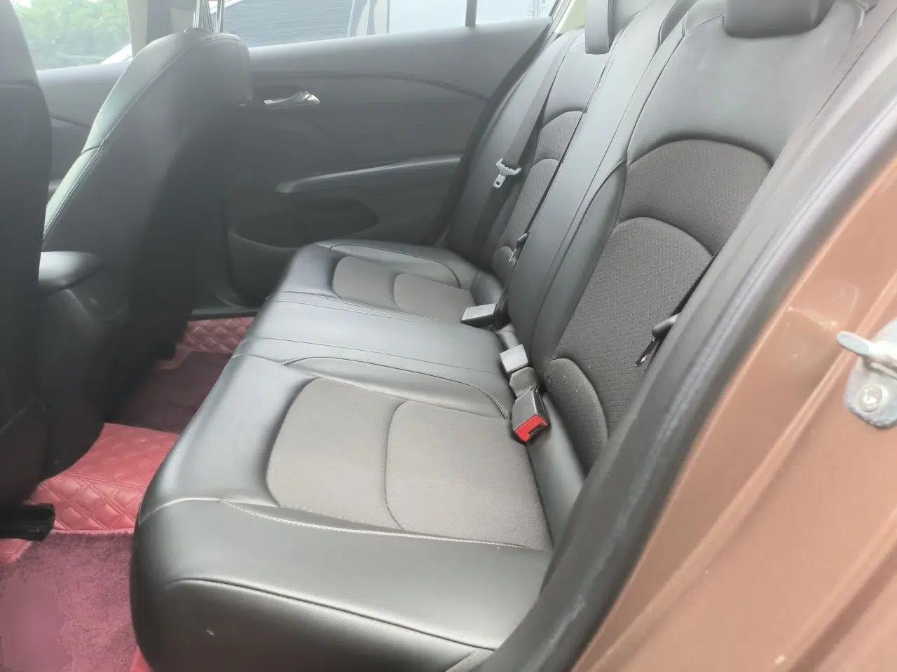 Chevrolet Cavalier 2016 1.5L Automatic Xinyue Edition — миниатюра 18