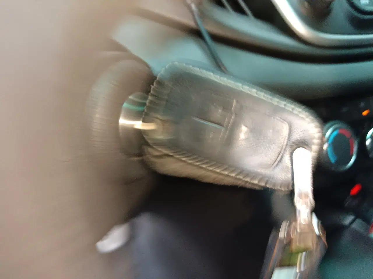 Chevrolet Cavalier 2016 1.5L Automatic Enjoyment Edition — миниатюра 9
