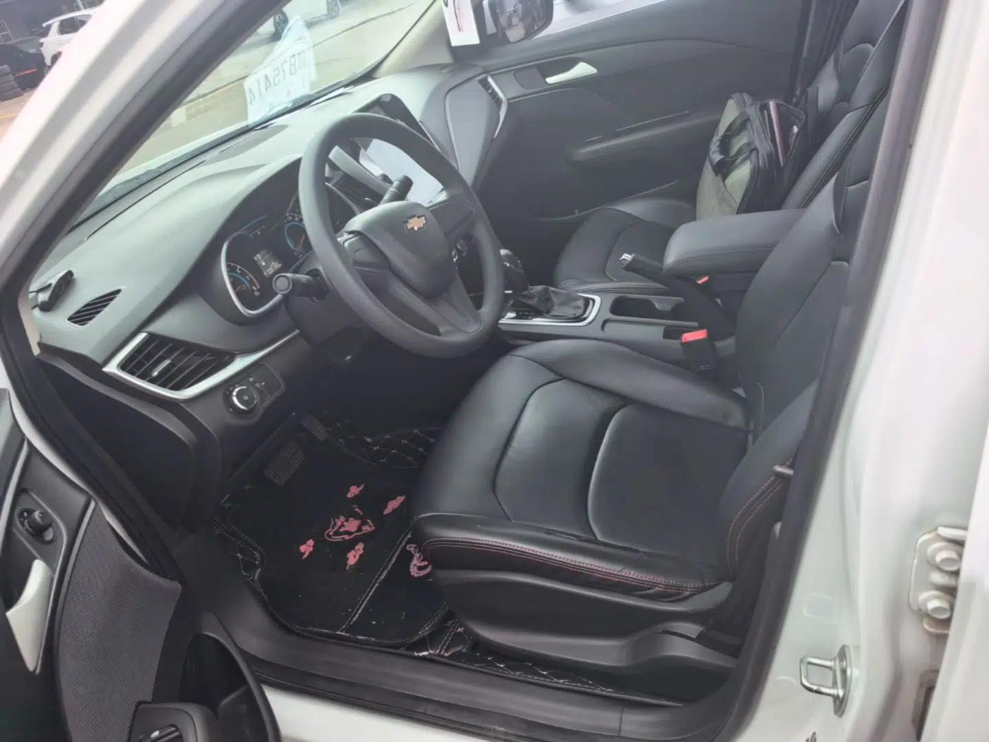 Chevrolet Cavalier 2019 320 Automatic Enjoyment with Sunroof — миниатюра 18