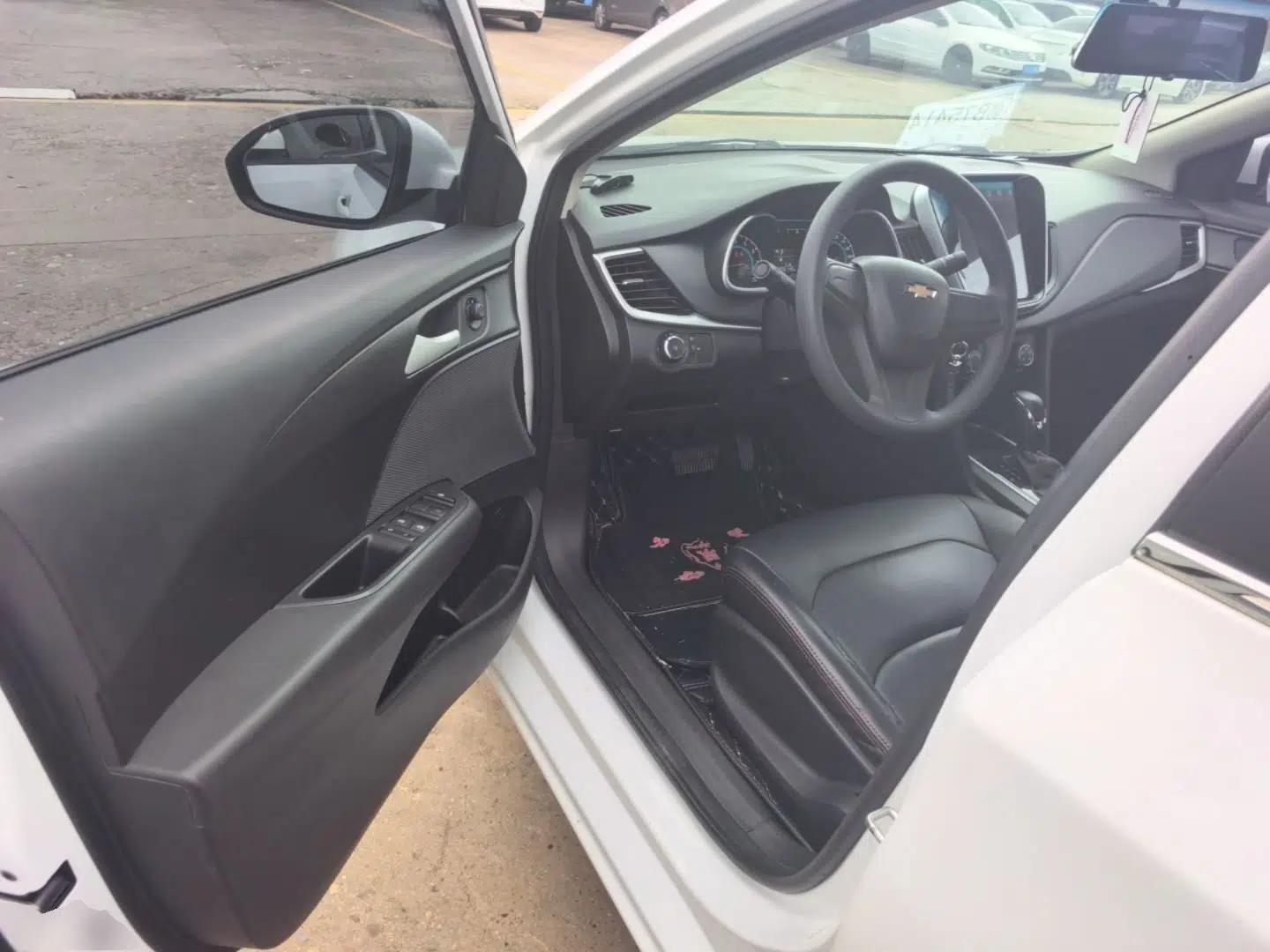 Chevrolet Cavalier 2019 320 Automatic Enjoyment with Sunroof — миниатюра 19