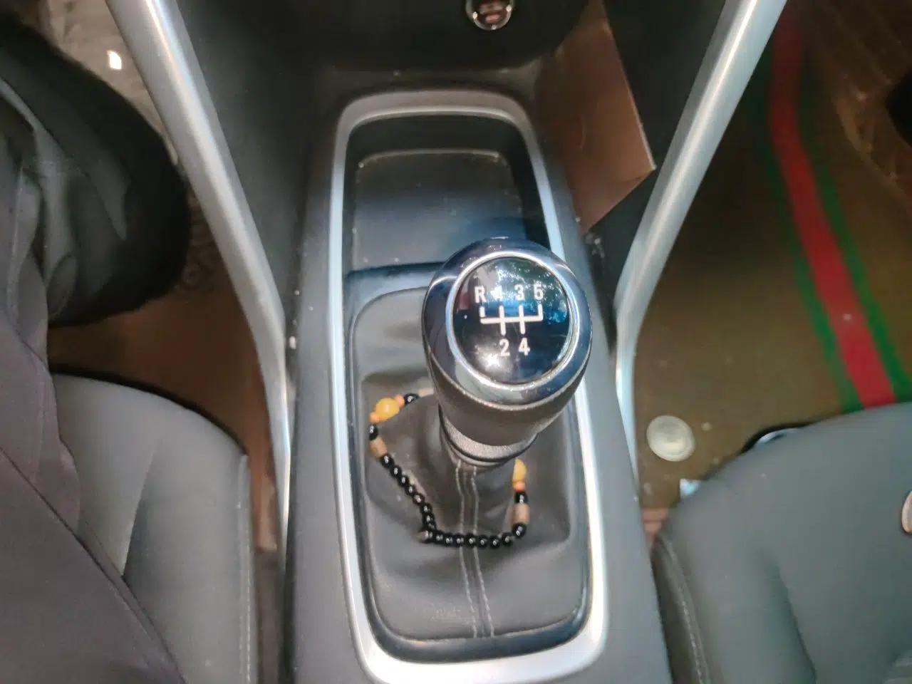 Chevrolet Cavalier 2019 320 Manual Enjoyment Edition — миниатюра 15