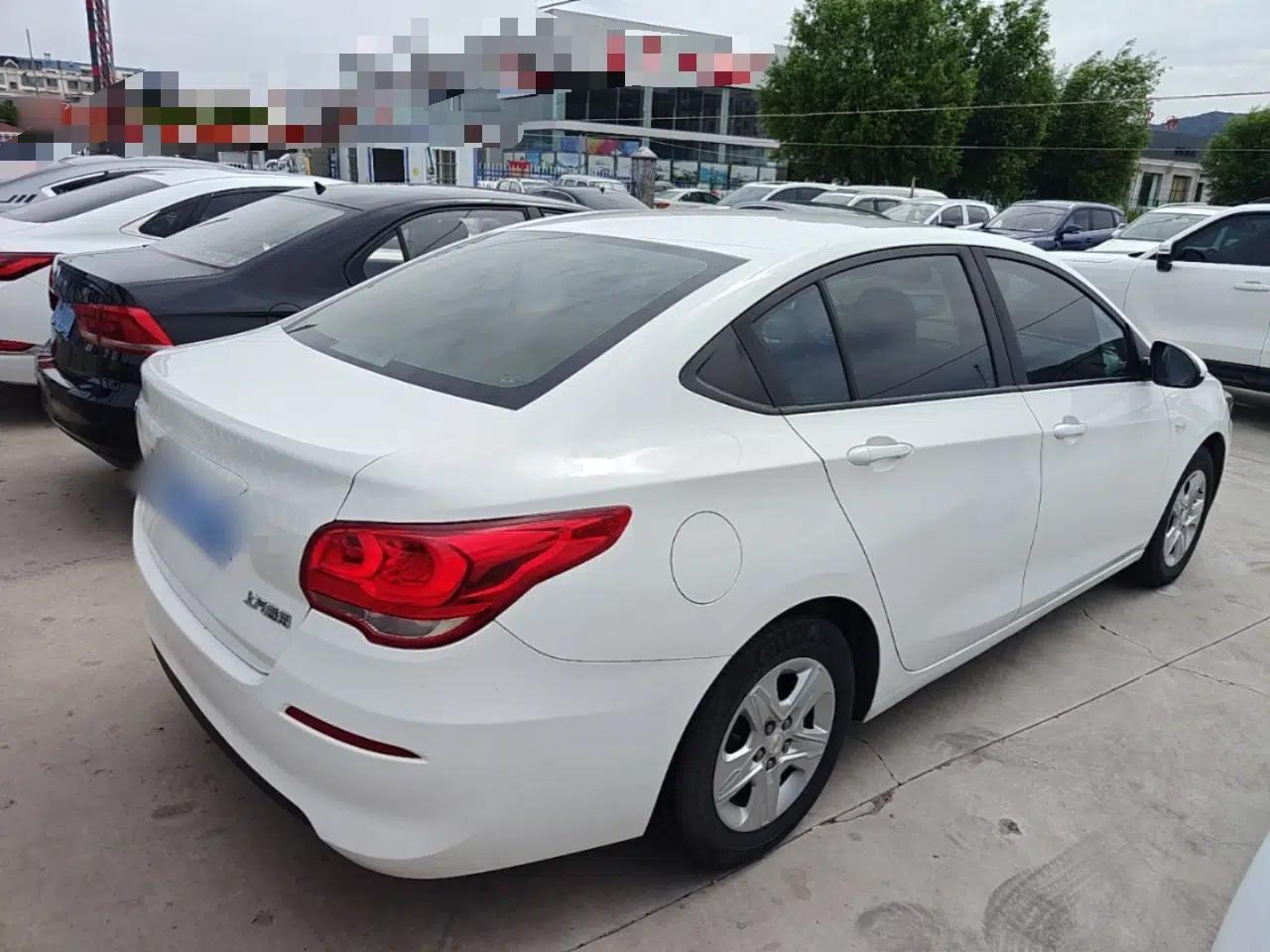 Chevrolet Cavalier 2018 320 Automatic Enjoyment Sunroof Edition — миниатюра 6