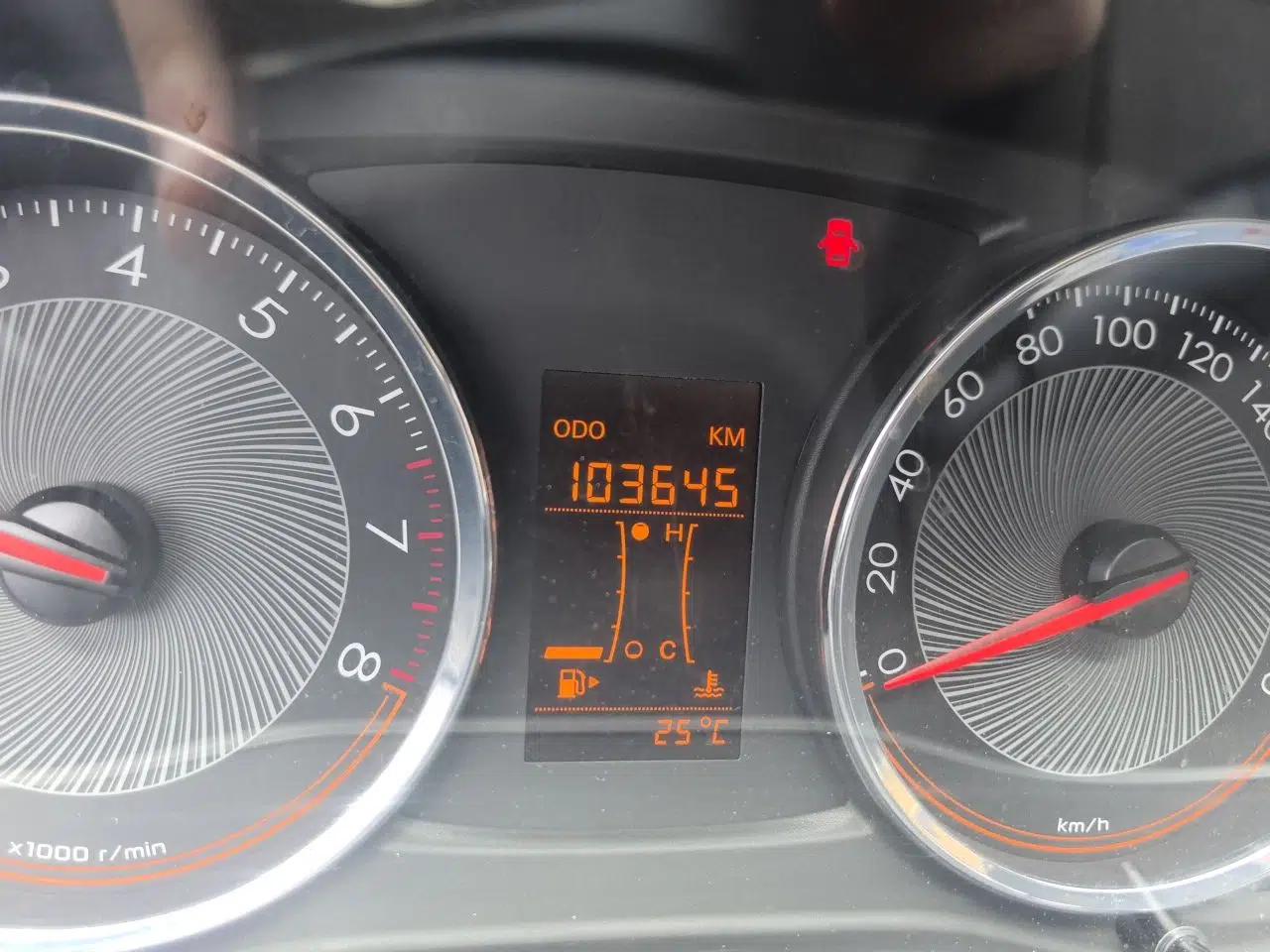Chevrolet Sail 2015 Sail 3 1.3L Manual Ideal Edition — миниатюра 13