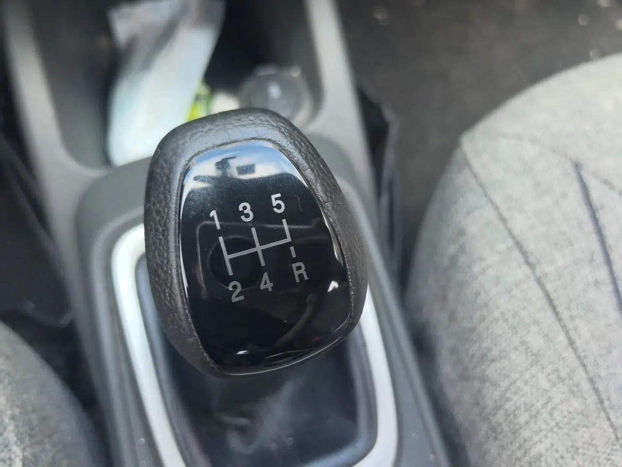 Chevrolet Sail 2015 Sail 3 1.3L Manual Ideal Edition — миниатюра 15