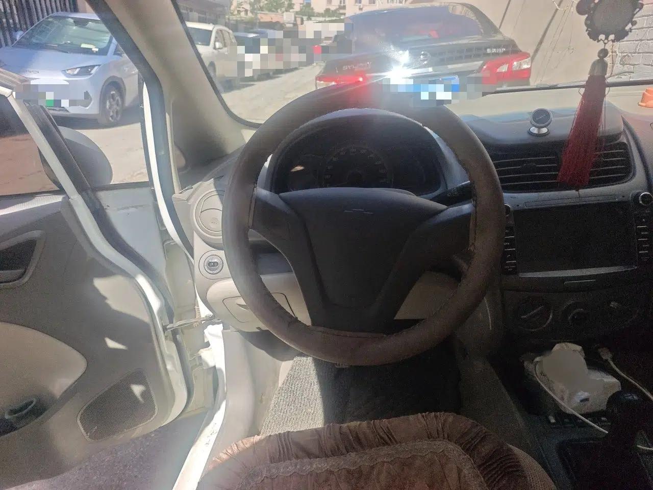 Chevrolet Sail 2013 Sedan 1.2L Manual Warm Edition — миниатюра 11