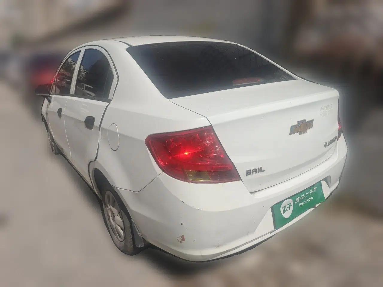 Chevrolet Sail 2013 Sedan 1.2L Manual Warm Edition — миниатюра 4