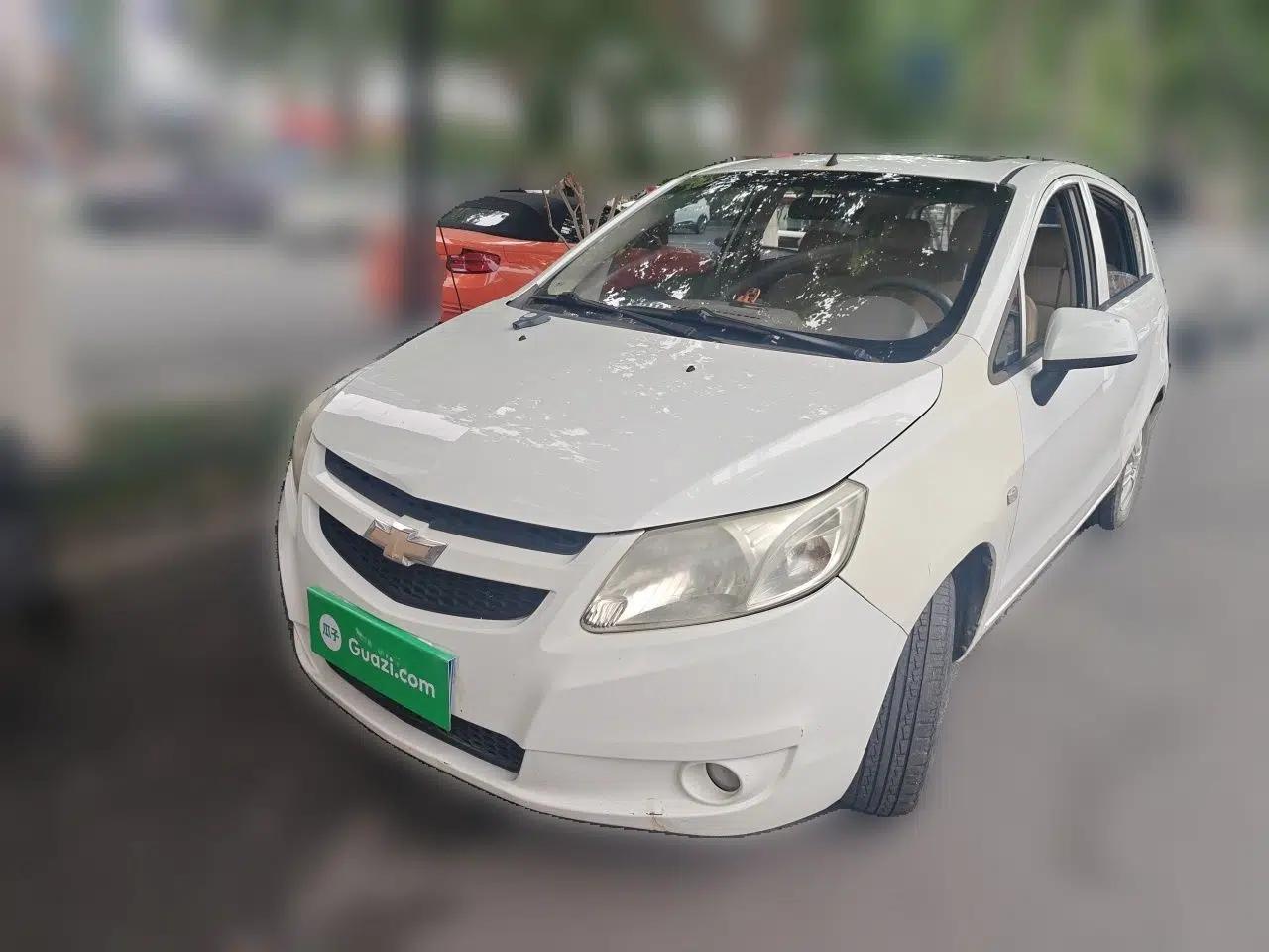 Chevrolet Sail 2011 Hatchback 1.4L AMT Happiness Edition — миниатюра 1