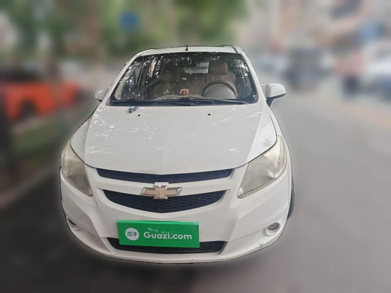 Chevrolet Sail 2011 Hatchback 1.4L AMT Happiness Edition — миниатюра 2