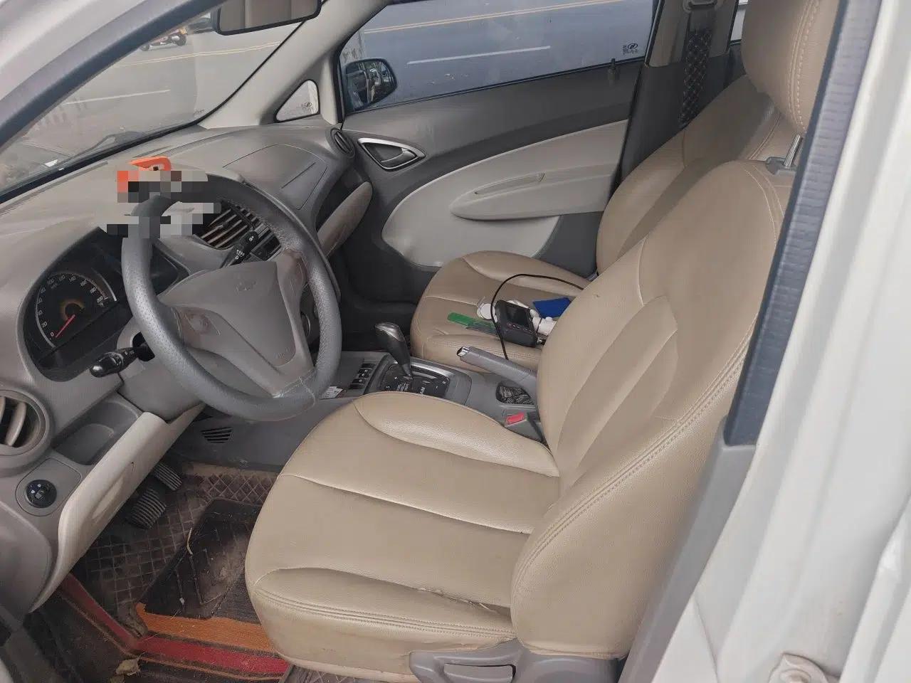 Chevrolet Sail 2011 Hatchback 1.4L AMT Happiness Edition — миниатюра 16