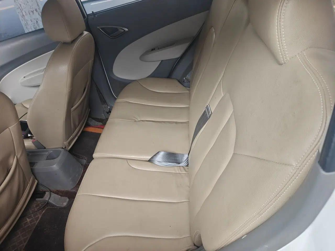 Chevrolet Sail 2011 Hatchback 1.4L AMT Happiness Edition — миниатюра 18