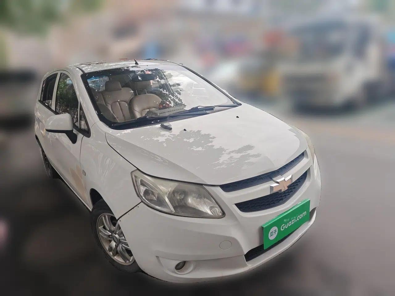 Chevrolet Sail 2011 Hatchback 1.4L AMT Happiness Edition — миниатюра 3