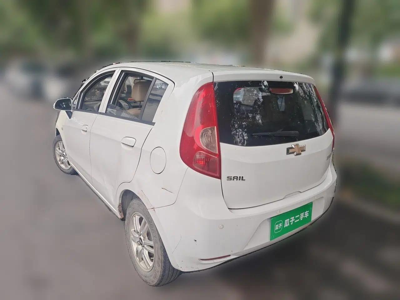 Chevrolet Sail 2011 Hatchback 1.4L AMT Happiness Edition — миниатюра 4