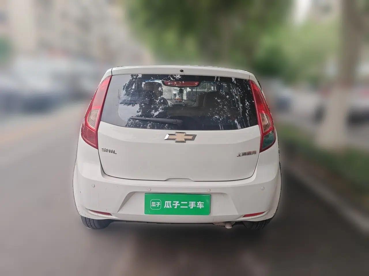 Chevrolet Sail 2011 Hatchback 1.4L AMT Happiness Edition — миниатюра 5