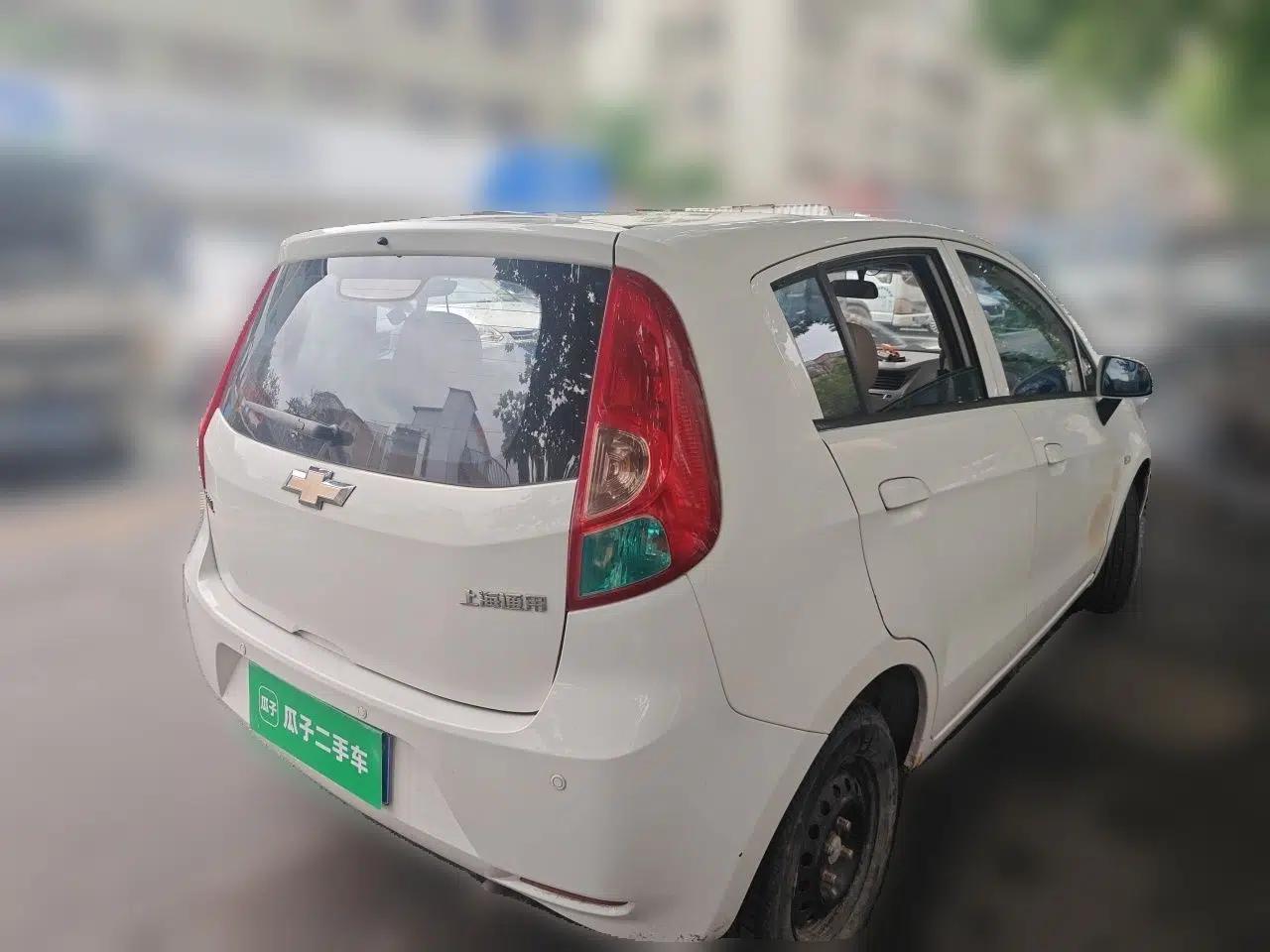 Chevrolet Sail 2011 Hatchback 1.4L AMT Happiness Edition — миниатюра 6