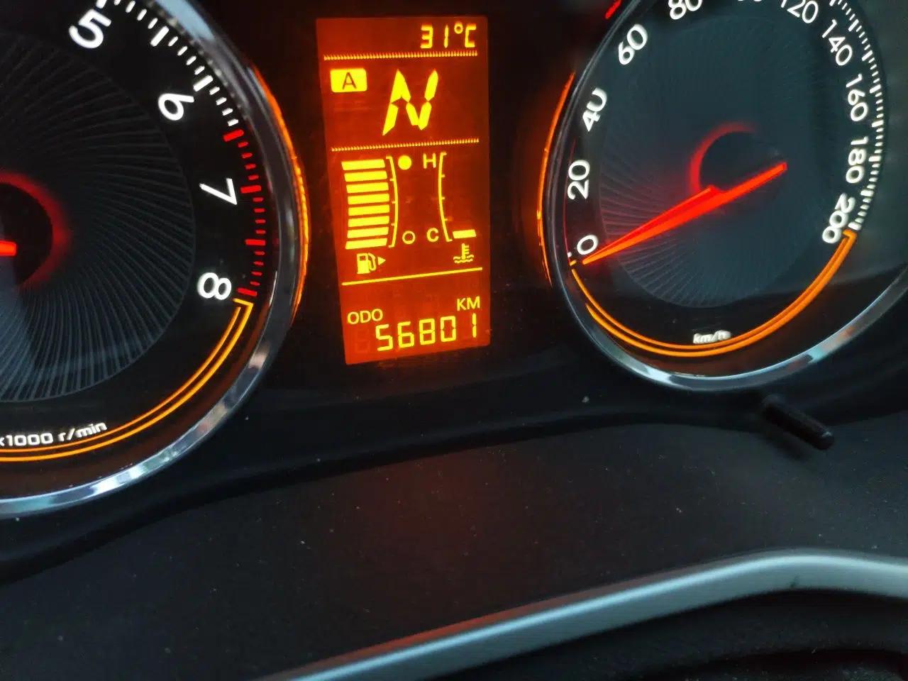 Chevrolet Sail 2011 Sedan 1.4L AMT Happiness Edition — миниатюра 13