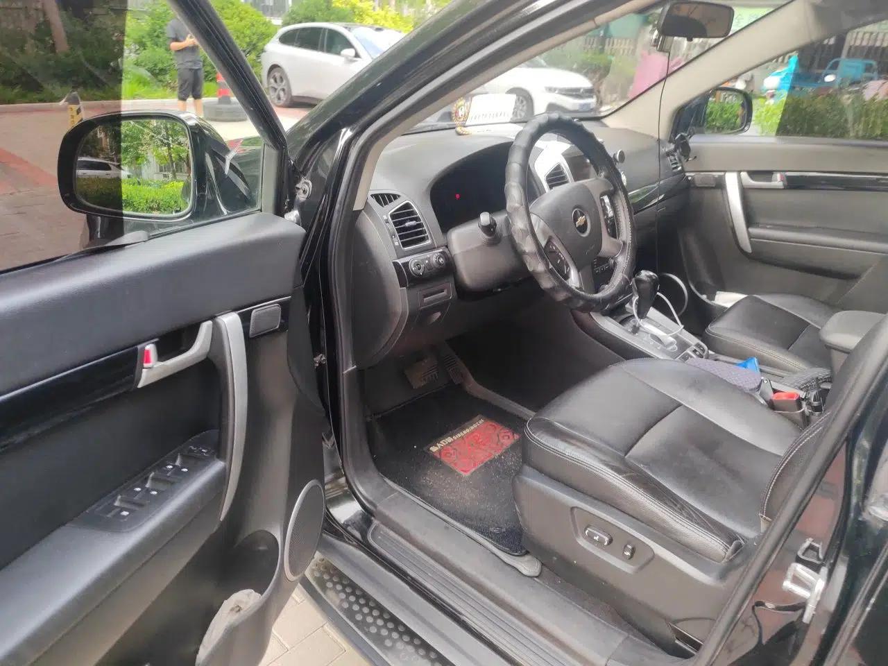 Chevrolet Captiva 2012 2.4L 4x4 Flagship Edition 7 Seats — миниатюра 17