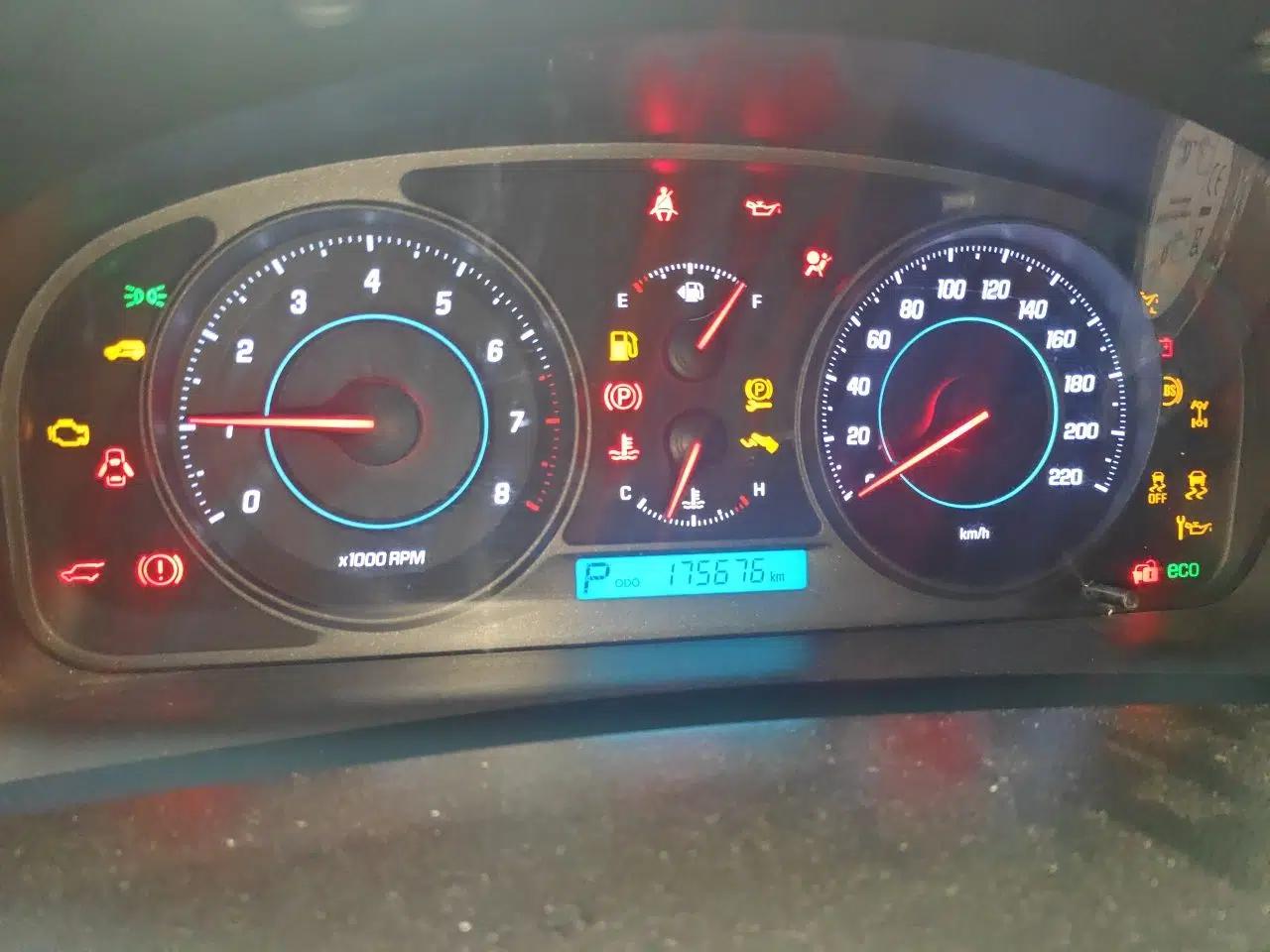 Chevrolet Captiva 2012 2.4L 4x4 Flagship Edition 7 Seats — миниатюра 12