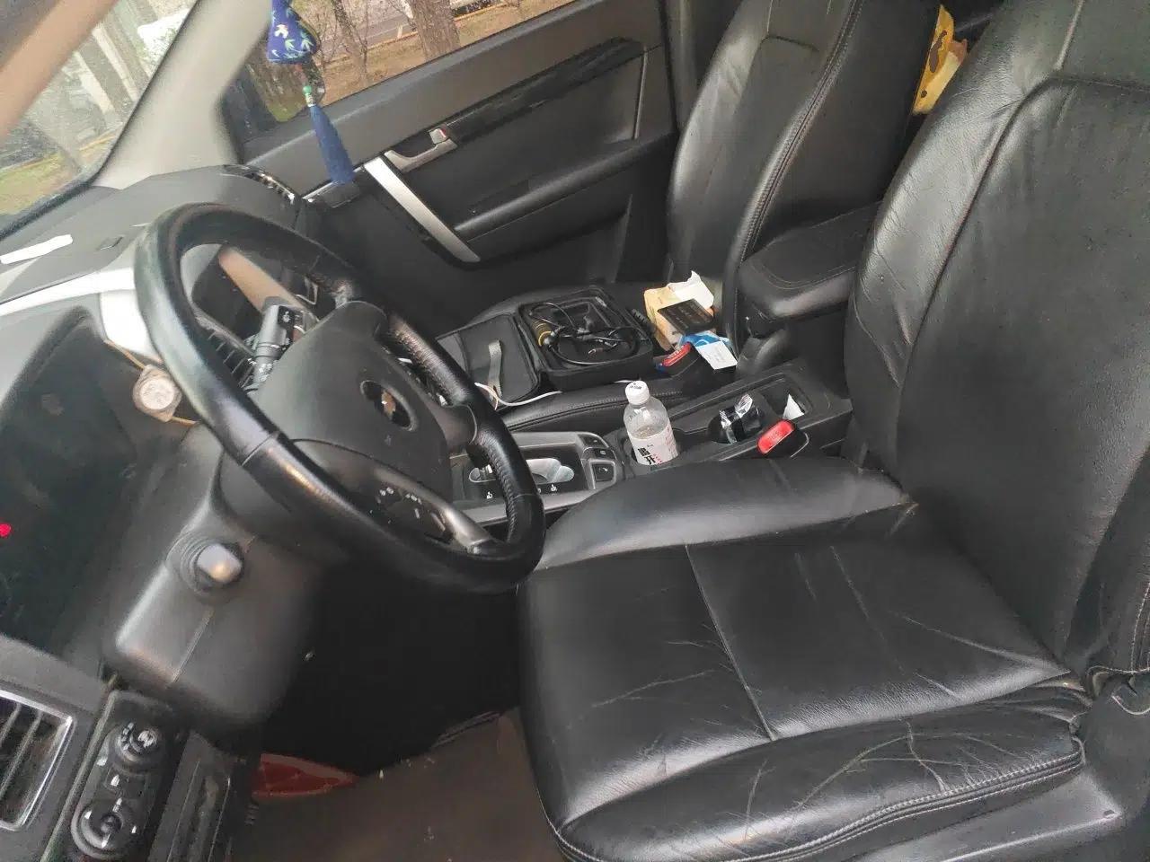 Chevrolet Captiva 2012 2.4L 4x4 Flagship Edition 7 Seats — миниатюра 16