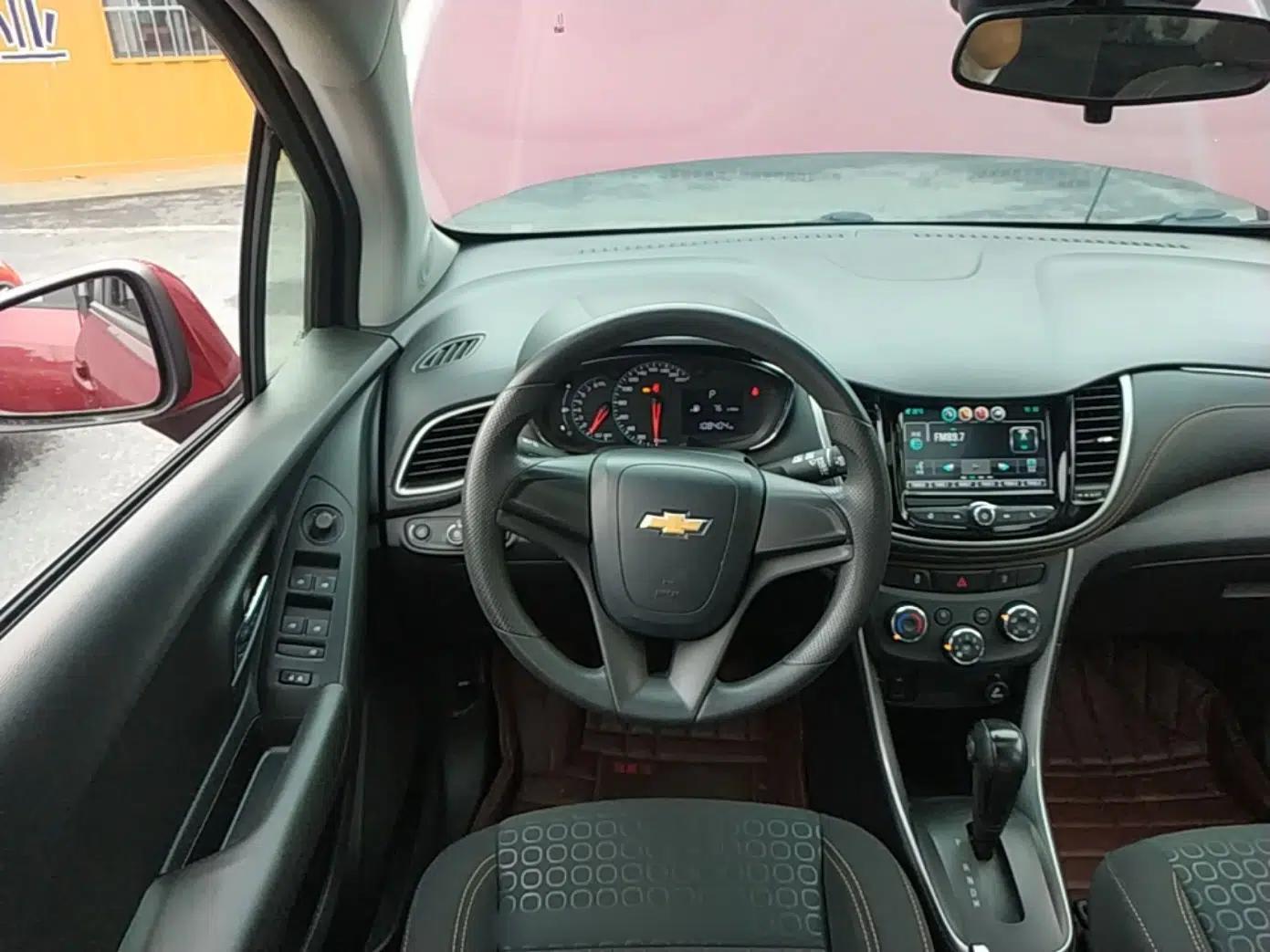 Chevrolet Trax 2018 330T Automatic Two-Wheel Drive Elite Model — миниатюра 11