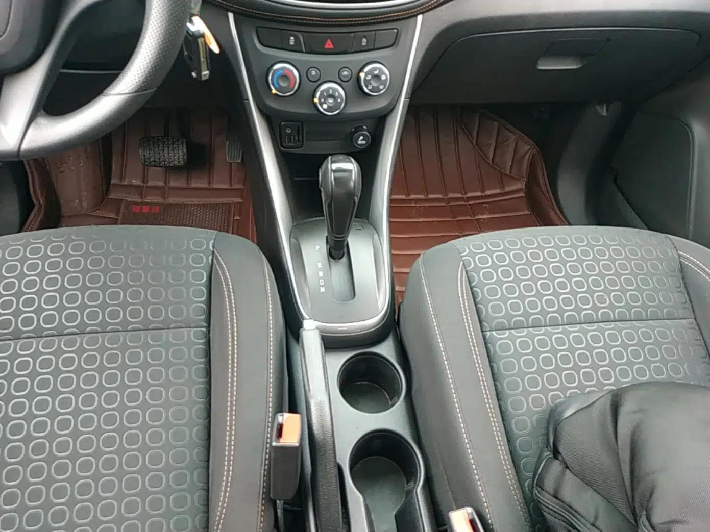 Chevrolet Trax 2018 330T Automatic Two-Wheel Drive Elite Model — миниатюра 14
