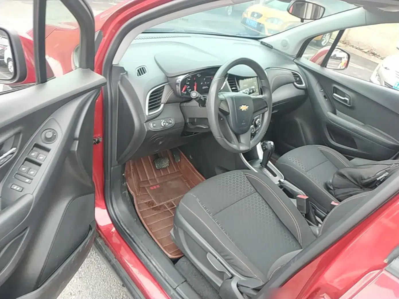Chevrolet Trax 2018 330T Automatic Two-Wheel Drive Elite Model — миниатюра 16
