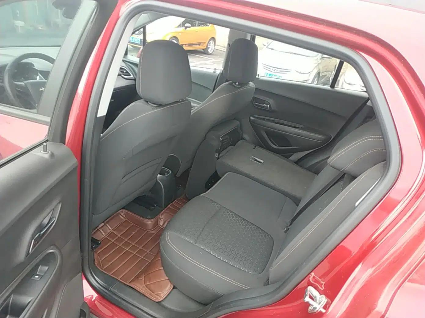 Chevrolet Trax 2018 330T Automatic Two-Wheel Drive Elite Model — миниатюра 17